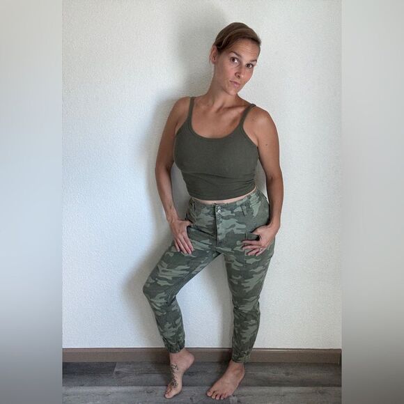 Hollister Camo Jogger Ultra High Rise Banded Ankle Pants Small - Picture 3 of 12